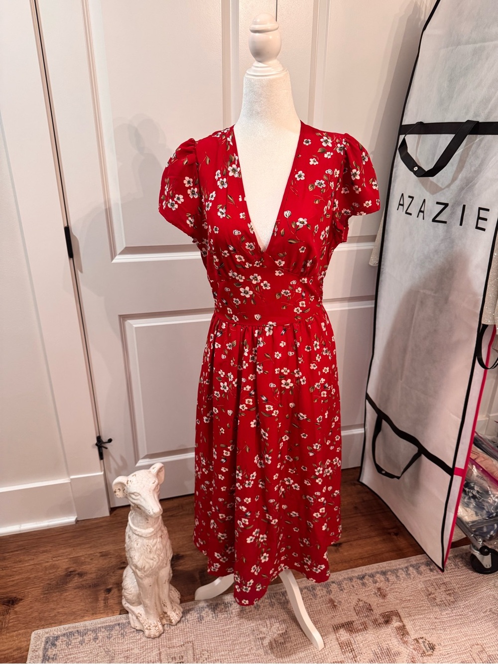 Emery Rose Red Floral V-Neck Midi Dress with Puff Sleeves and Fitted Waist